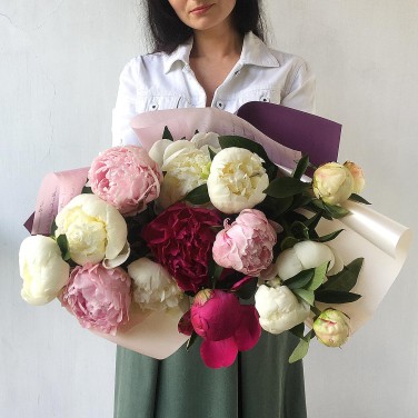 Букет из летних пионов