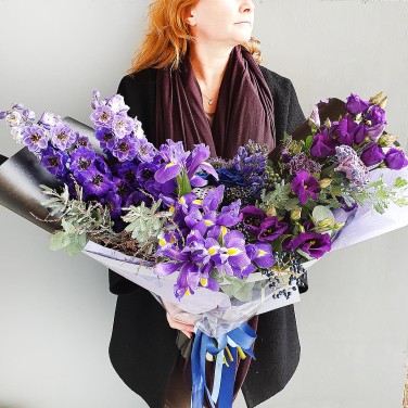 Большой букет из дельфиниума Фиолетовый Талисман