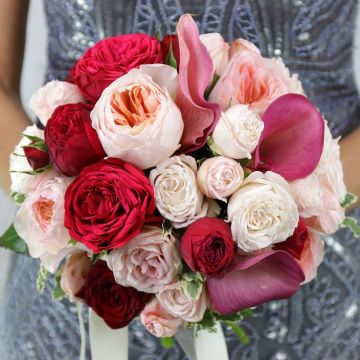 Букет невесты из пионовидных роз и калл Пленительная Красота