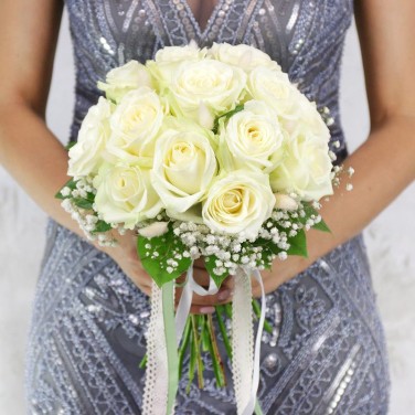 Белый свадебный букет из роз Жемчужина Облаков