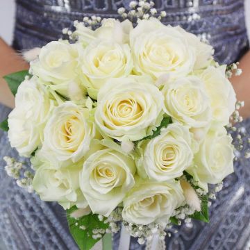 Белый свадебный букет из роз Жемчужина Облаков