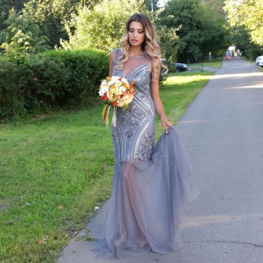 Свадебный букет из роз, асклепии и хризантемы