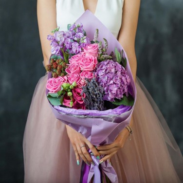 Букет из роз и гортензии Вдохновение любви. Серия Магия любви