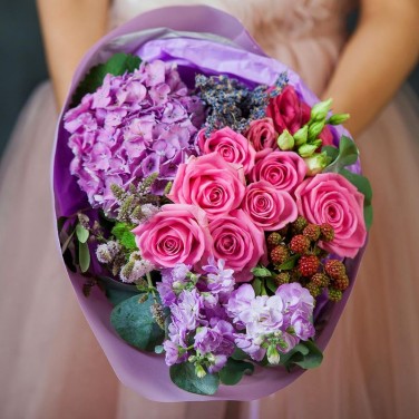 Букет из роз и гортензии Вдохновение любви. Серия Магия любви