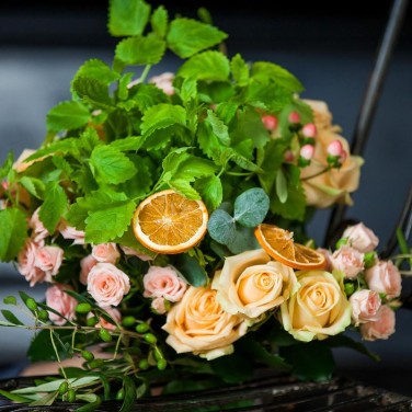 Букет из роз, мяты и оливы. Серия Магия успеха