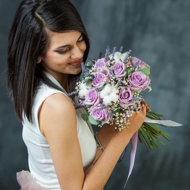 Букет из роз, лаванды и хлопка. Серия Магия любви