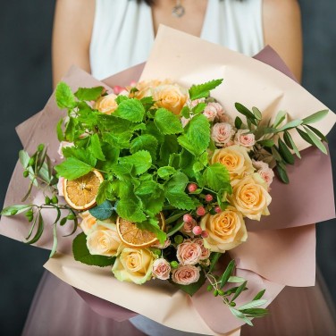 Шляпная коробка с розами, мятой, гиперикумом. Серия Магия успеха