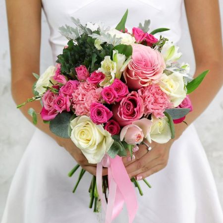 Нежный свадебный букет из роз и зелени Безумно Хороша