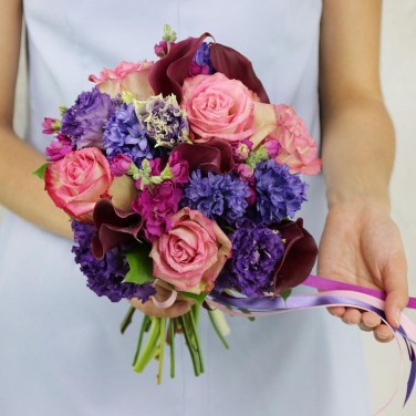 Букет невесты из калл и роз Богиня Бархата