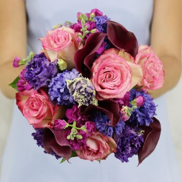 Букет невесты из калл и роз Богиня Бархата