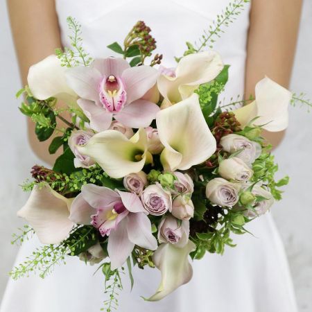 Нежный свадебный букет из орхидей и калл Элегантность