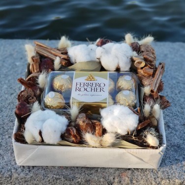 Коробка из корицы, хлопка, каштанов и Ферерро Роше