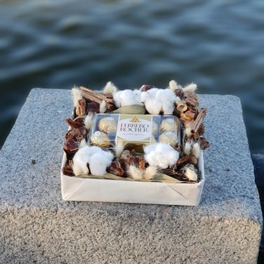 Коробка из корицы, хлопка, каштанов и Ферерро Роше