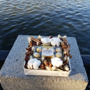 Коробка из корицы, хлопка, каштанов и Ферерро Роше