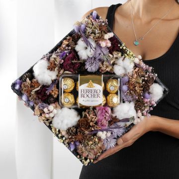 Коробка из хлопка, гортензии и сухоцветов с конфетами Ферреро Роше