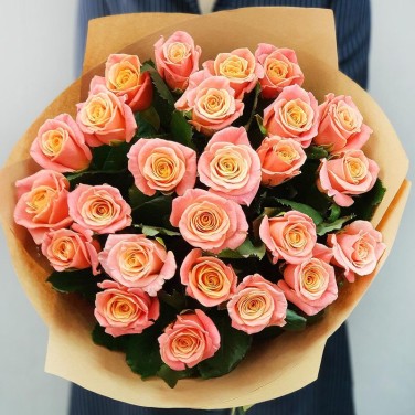 Букет из 25 коралловых роз