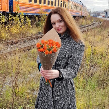 Букет из кустовой оранжевой розы