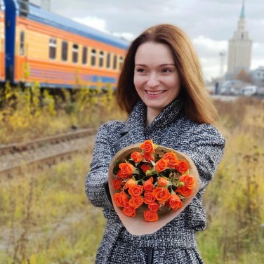 Букет из кустовой оранжевой розы