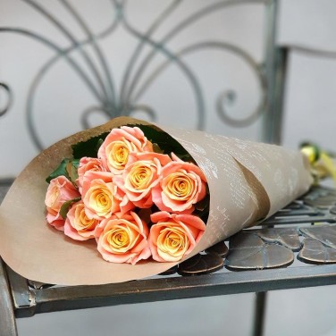 Букет из 9 коралловых роз