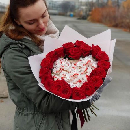Большой букет из красных роз - Сладкое сердце