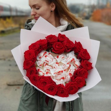 Большой букет из красных роз - Сладкое сердце
