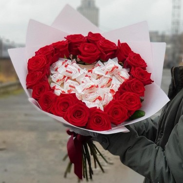 Большой букет из красных роз - Сладкое сердце