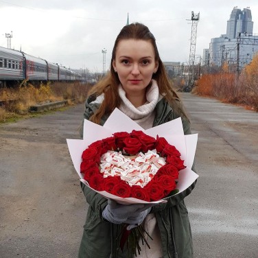 Большой букет из красных роз - Сладкое сердце