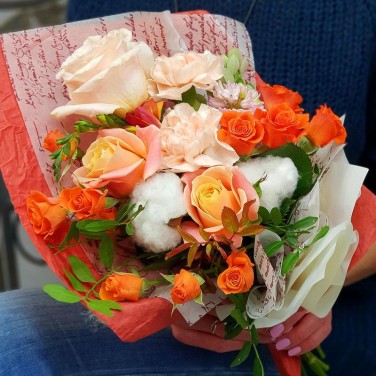 Стильный букет из роз с хлопком - Настроение