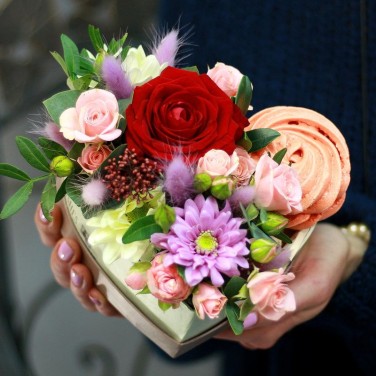 Композиция в сердце с безе - Может быть