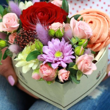 Композиция в сердце с безе - Может быть