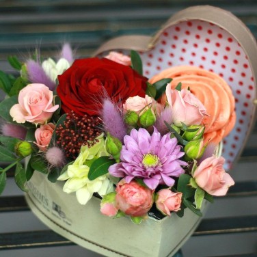 Композиция в сердце с безе - Может быть