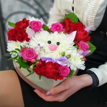 Композиция  Котенок  в коробке