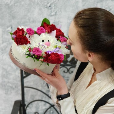 Композиция  Котенок  в коробке