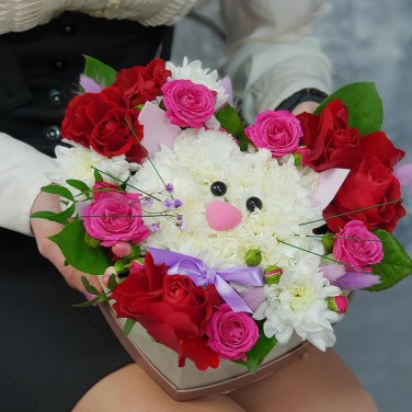 Композиция  Котенок  в коробке