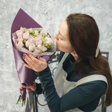 Букет из кустовых пионовидных роз