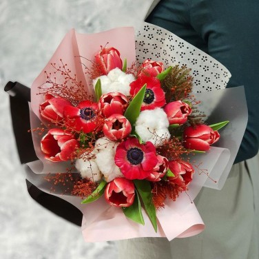 Букет весенний из тюльпанов, аномон и хлопка