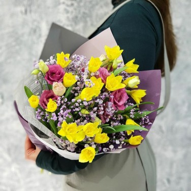 Букет из нарциссов, лизиантуса - И снова, Здравствуй