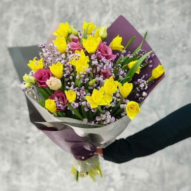 Букет из нарциссов, лизиантуса - И снова, Здравствуй