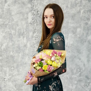 Букет из гиацинта, тюльпанов и кустовой розы - Очарованная