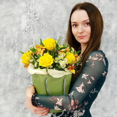 Композиция из желтых роз с ромашкой, альстромерией Ласковое солнышко