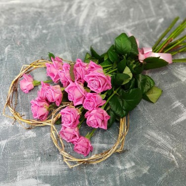 Букет сердце из розовых роз