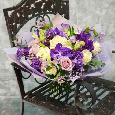 Большой синий букет с орхидеей ванда