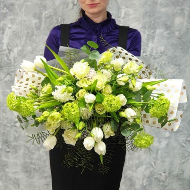 Красивый белый букет на День Рождения