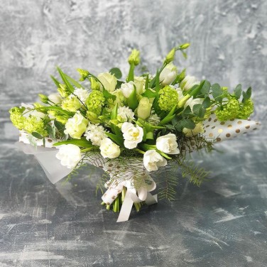 Красивый белый букет на День Рождения