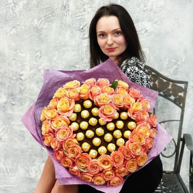 Шикарный букет из 51 розы и ферреро