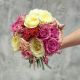 Круглый букет невесты из  роз, гипсофилы  и кустовой розы
