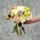 Круглый свадебный букет из ранункулюсов, тюльпанов и кустовых роз