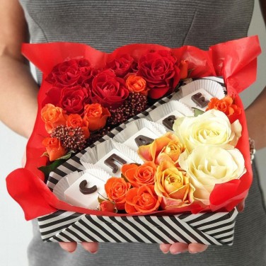 Сладкая композиция с шоколадными буквами Славе