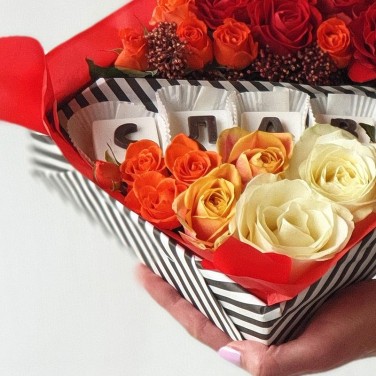 Сладкая композиция с шоколадными буквами Славе