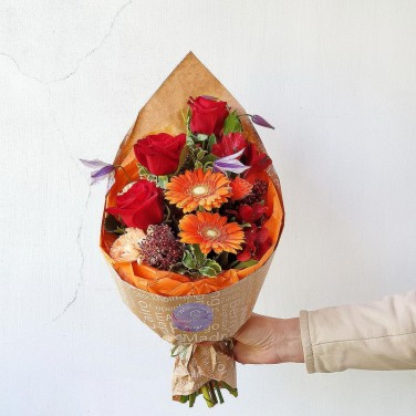 Недорогой букет из роз и гербер